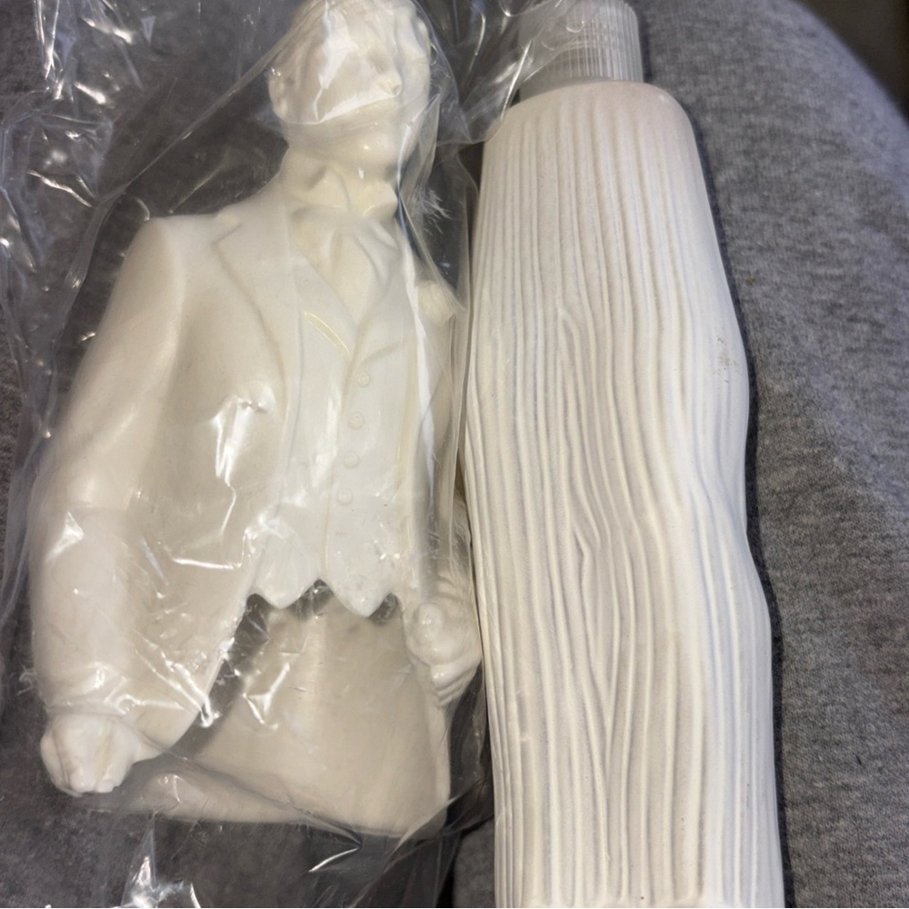 White Figurine and Textured Bottle Set Avon vintage grooming with cologn new